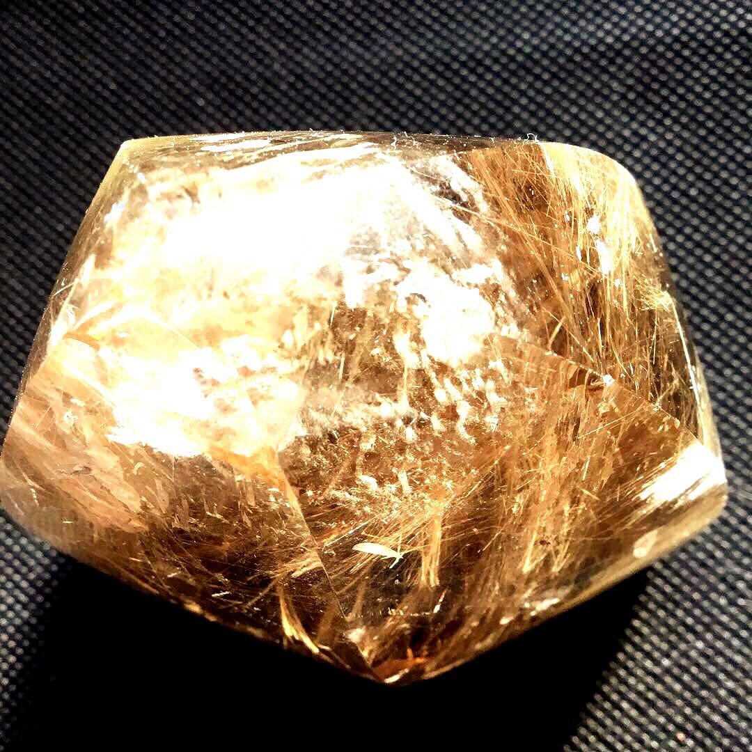 ルチルクォーツ　置物　天然石ゴールドルチルクォーツ　パワーストーン　ブラジル産