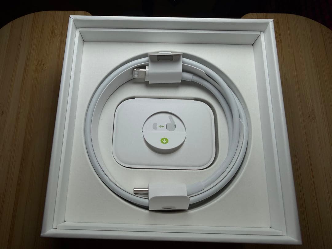 AirPods Pro 第2世代 ＋Spigen保護ケースおまけ付き