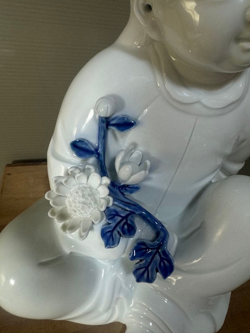 2613希少　人間国宝　十三代　酒井田柿右衛門　「太白菊童子　彫」　置物　未使用