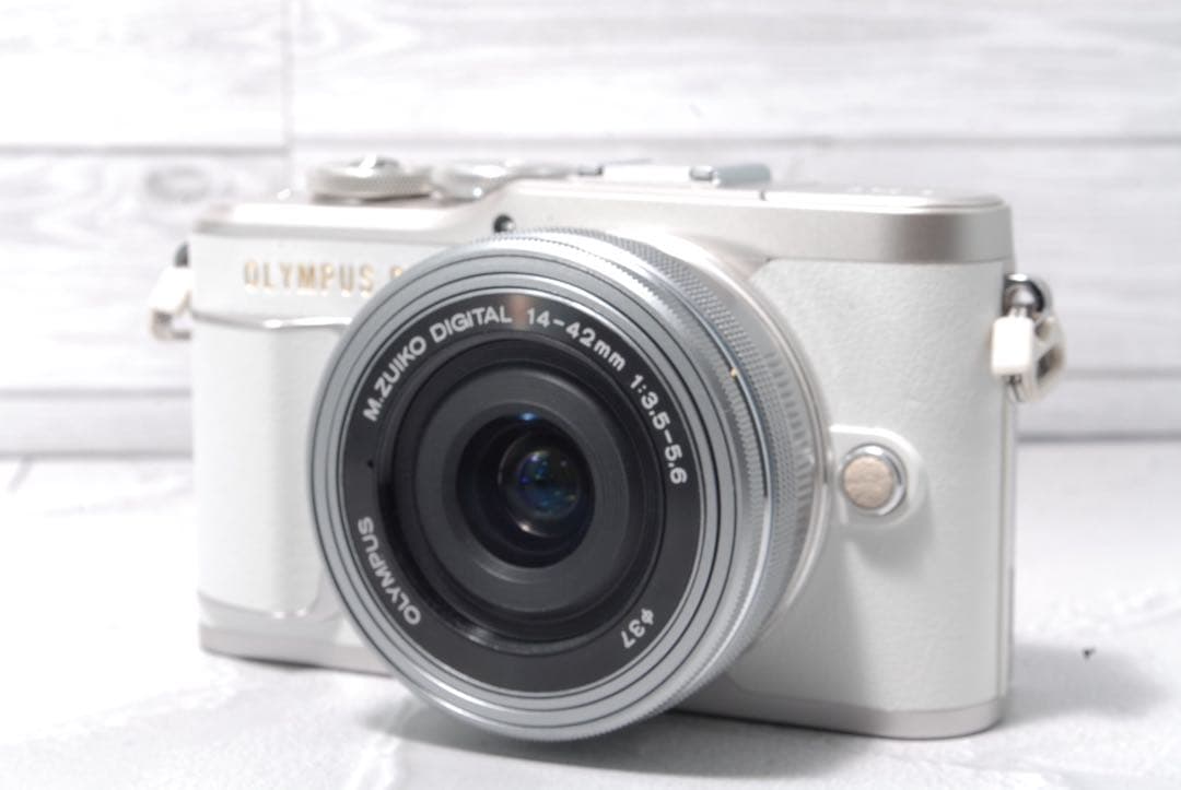 Lucyさま　オリンパス　PEN E-PL9 14-42mm EZ