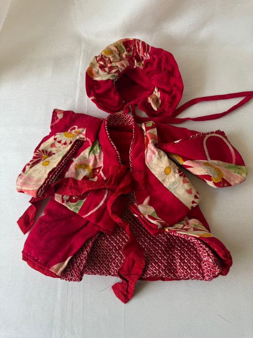 大きめサクラビスク　約28㎝　眠り目　赤いお着物　ボンネットセット　市松人形