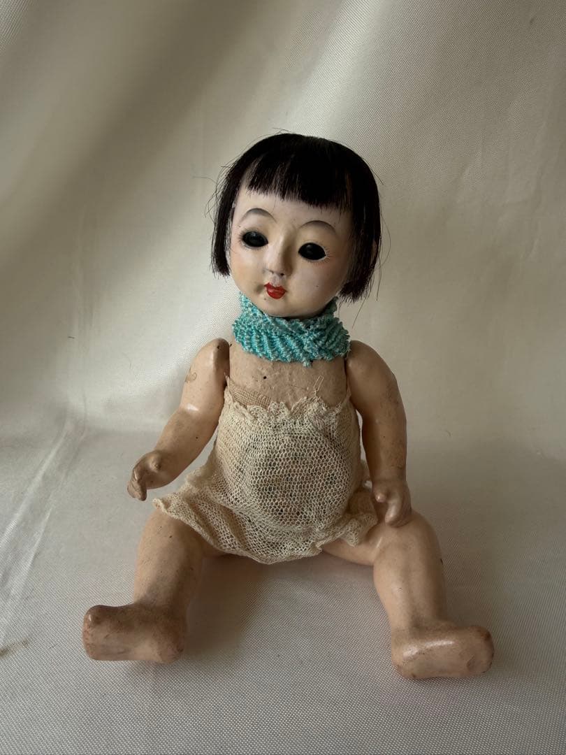 大きめサクラビスク　約28㎝　眠り目　赤いお着物　ボンネットセット　市松人形