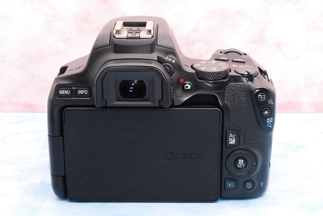 キャノン Kiss X10☆一眼レフカメラ☆手ぶれ補正標準＆超望遠☆バッグ付