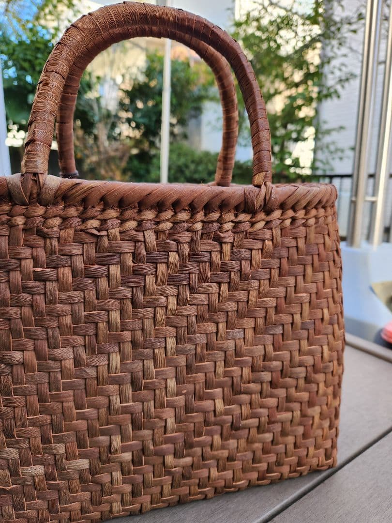 山葡萄かごバッグ綱代編み 沢皮蔓使用。