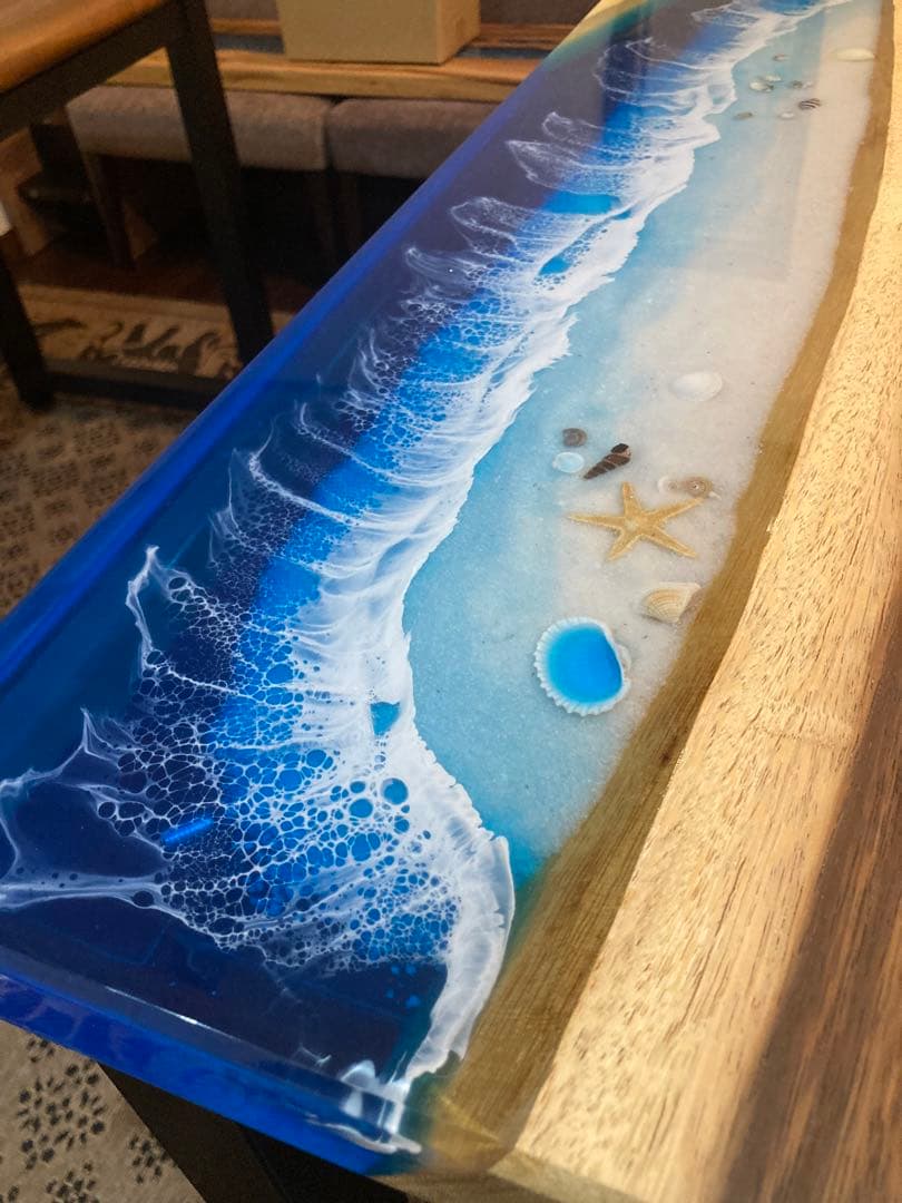 ダイニングテーブル　カウンターテーブル　レジンテーブル　キッチン　椅子