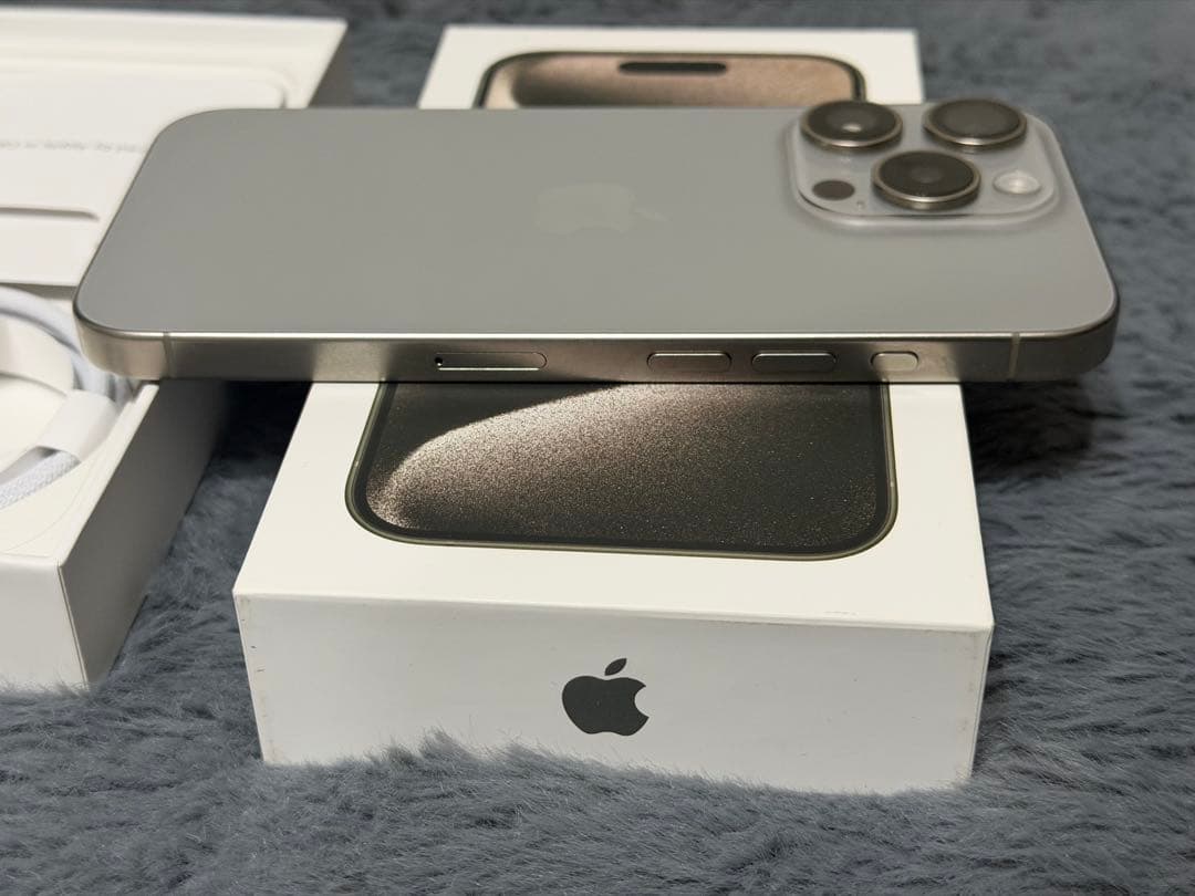 【美品】Apple iPhone 15 Pro ナチュラルチタニウム　512GB