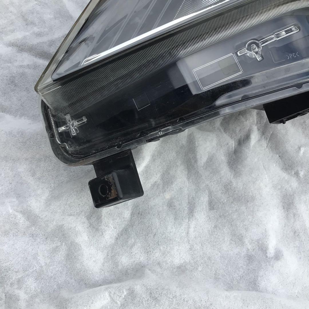 C27 セレナ　左　ヘッドライト