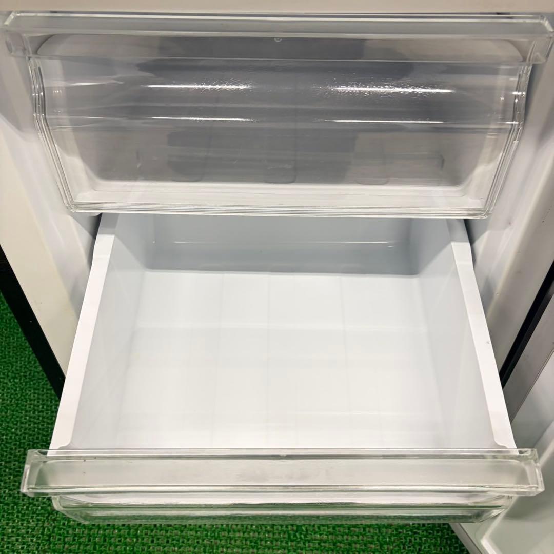 607 極美品　冷蔵庫　200L弱　一人暮らし　右開き　スリムデザイン　格安