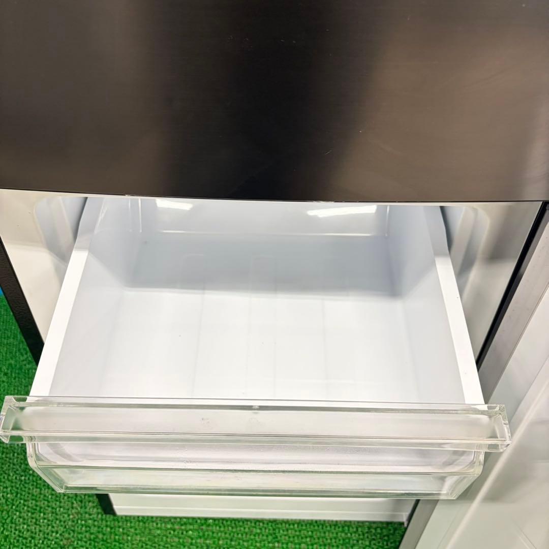 607 極美品　冷蔵庫　200L弱　一人暮らし　右開き　スリムデザイン　格安