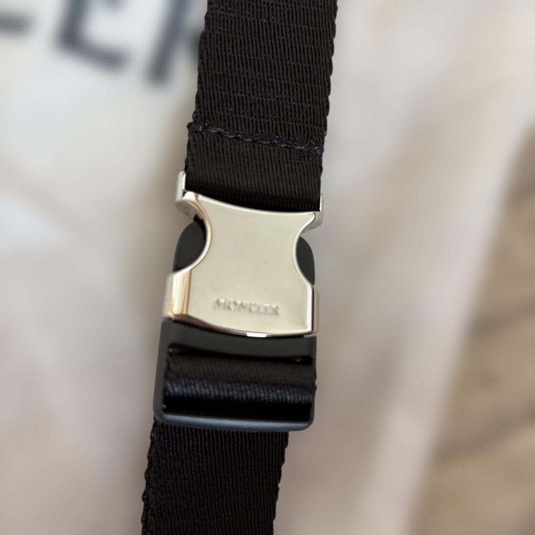 MONCLER ブラック ボディバッグ