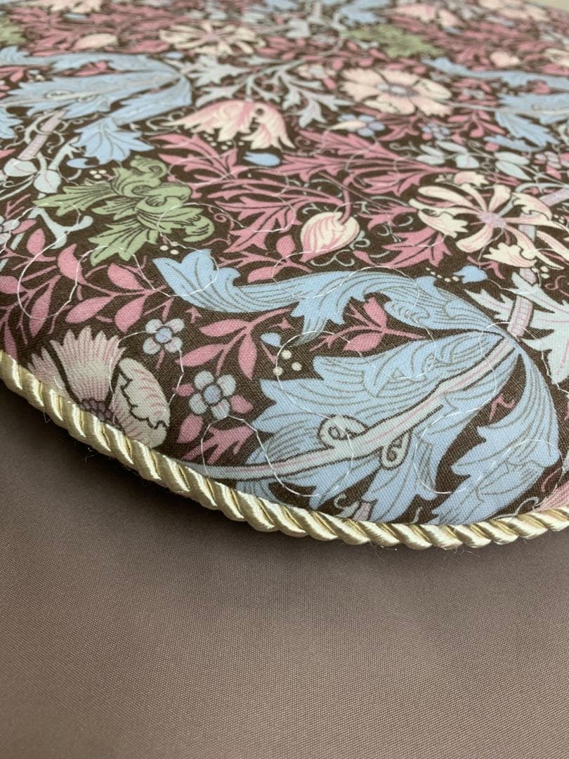 コンプトン柄　ダイニングシートクッション　4枚セット