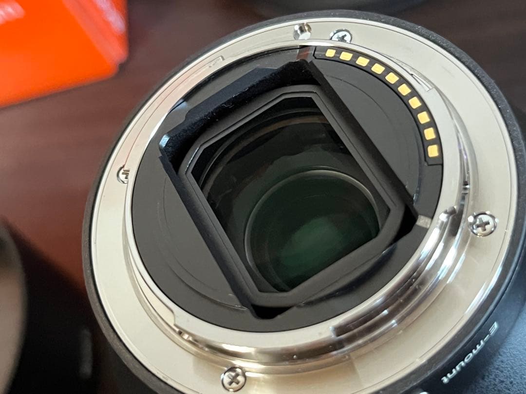 【アキ】SONY SEL24105G 箱、レンズフード、キャップ付き