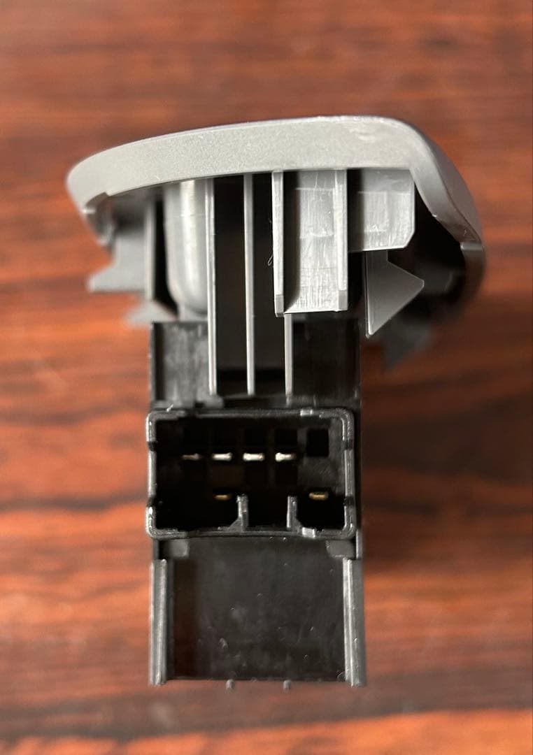 ISUZU エルフ パワーウィンドウスイッチ 右