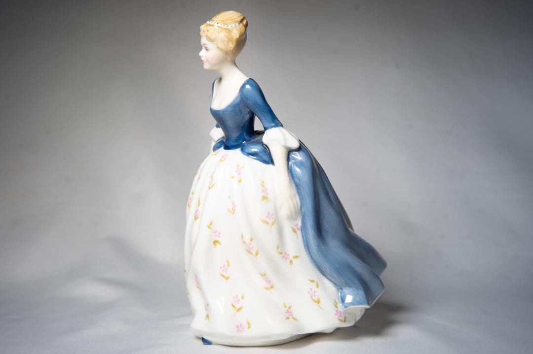 ロイヤルドルトン フィギュリン 陶器人形 ファーストダンス アリソン