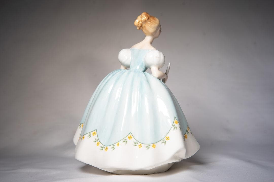 ロイヤルドルトン フィギュリン 陶器人形 ファーストダンス アリソン