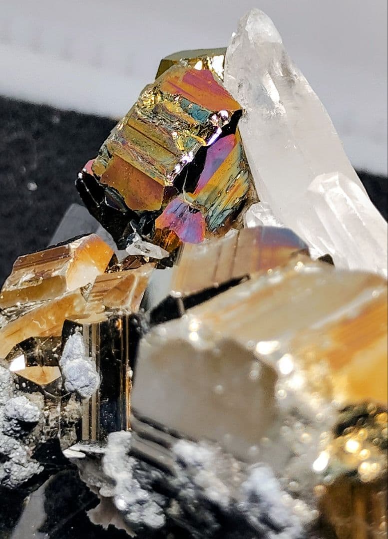 皇*ン様 【126g】カラーパイライト 水晶クラスター 共生 台座付 インドネシ