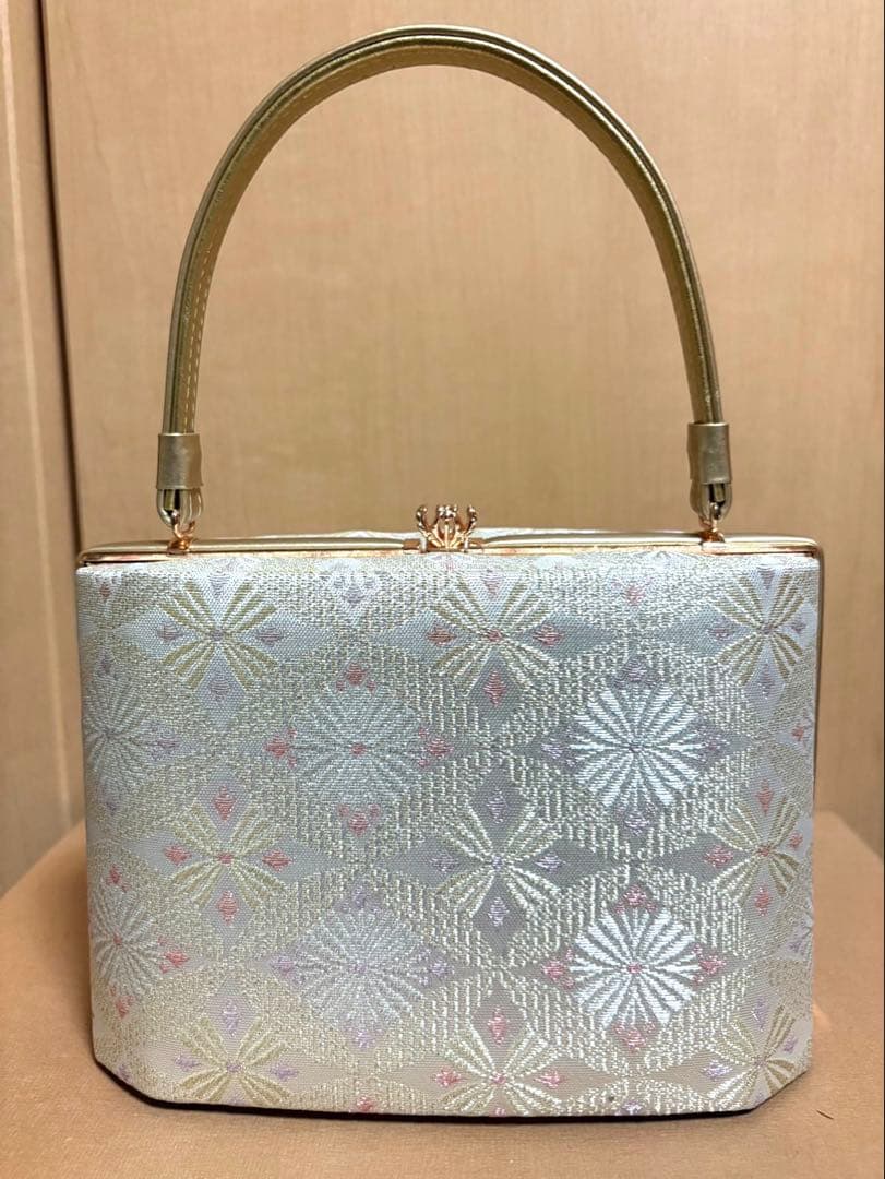 和装バッグ＆草履セット　フリーサイズ　ゴールド＆ホワイト系