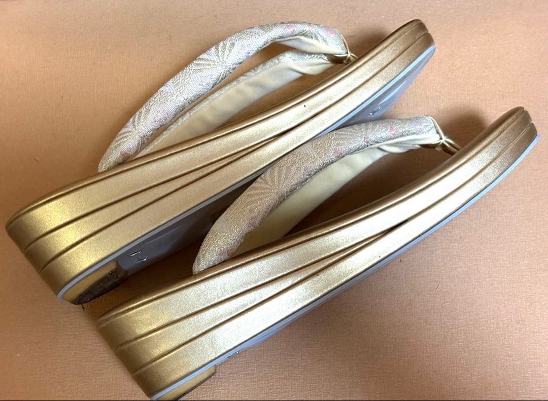 和装バッグ＆草履セット　フリーサイズ　ゴールド＆ホワイト系