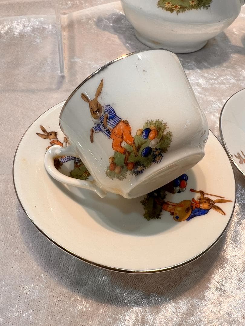 ポット　ミルク　シュガー　カップ＆ソーサー２個のセット 金彩　手描き