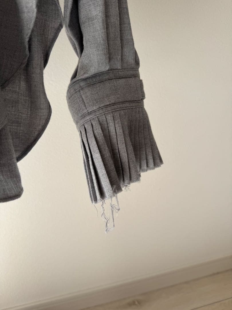 新品 junmikami ウールフリルシャツ グレー