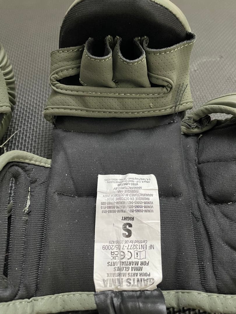 venum MMAスパーリンググローブ