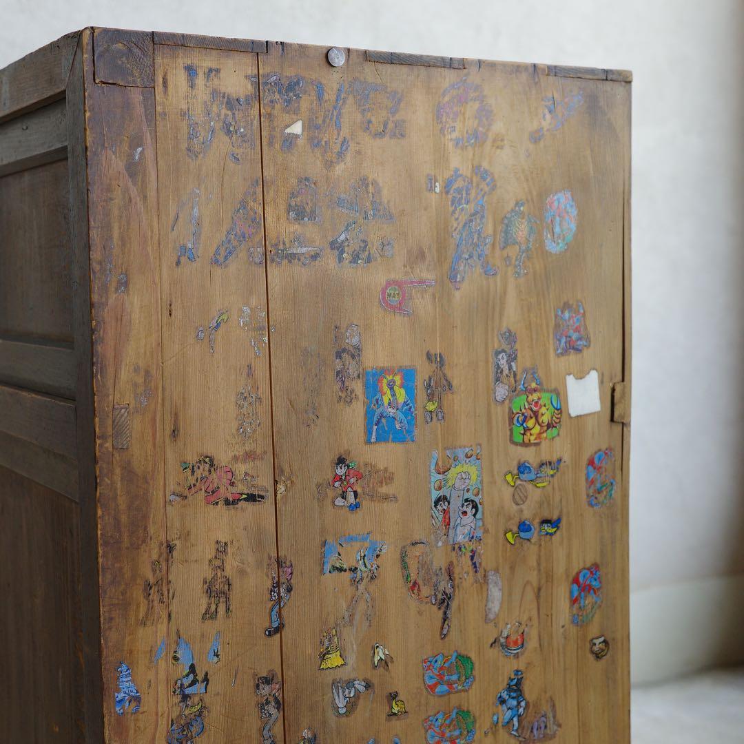 草むしり！　日本の古い引き戸の棚