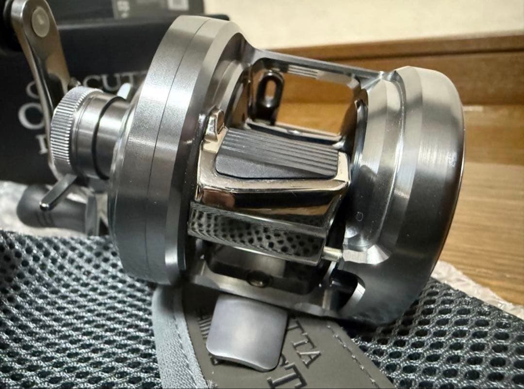 SHIMANO カルカッタコンクエストDC 201HG ベイトリール シマノ 左