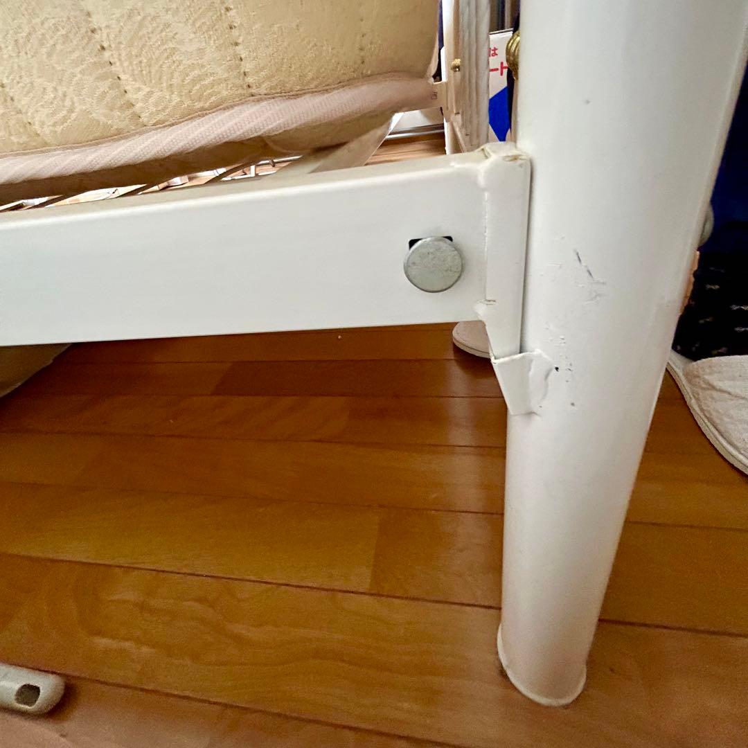 ジュリア　シングルベッドフレーム ホワイト アイアン　ニトリ