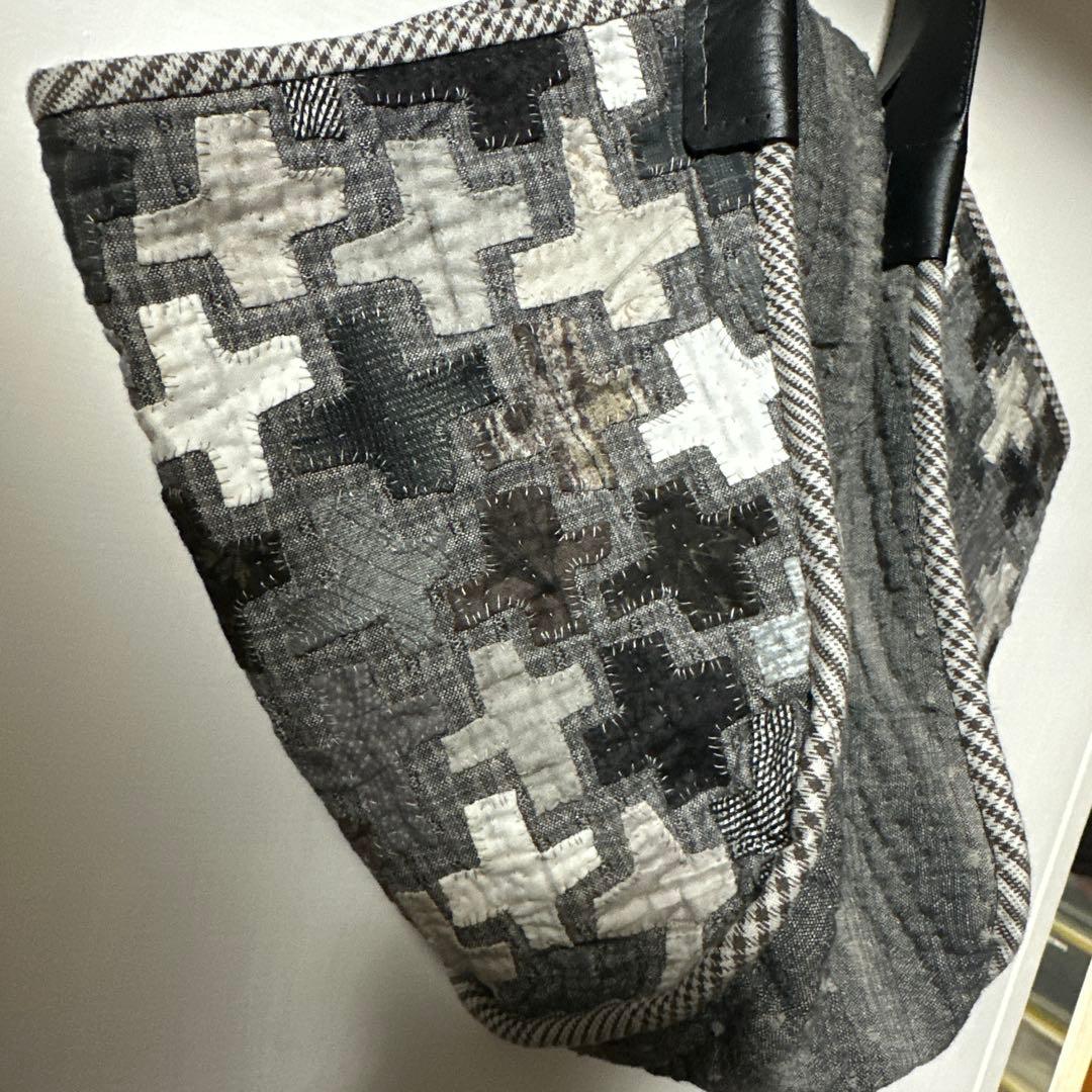 たみぽんハンドメイドパッチワークキルトの個性的なハンドバッグ