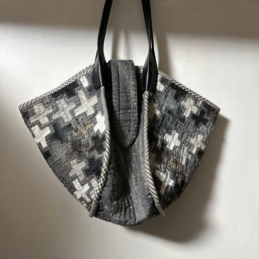 たみぽんハンドメイドパッチワークキルトの個性的なハンドバッグ