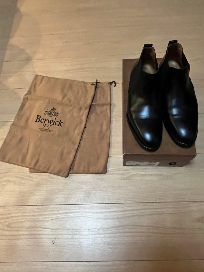 Berwick ブラック サイドゴアブーツ