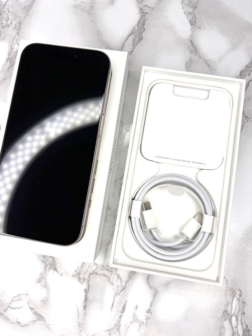 【美品】Apple iPhone 15 Pro 256 ナチュラルチタニウム