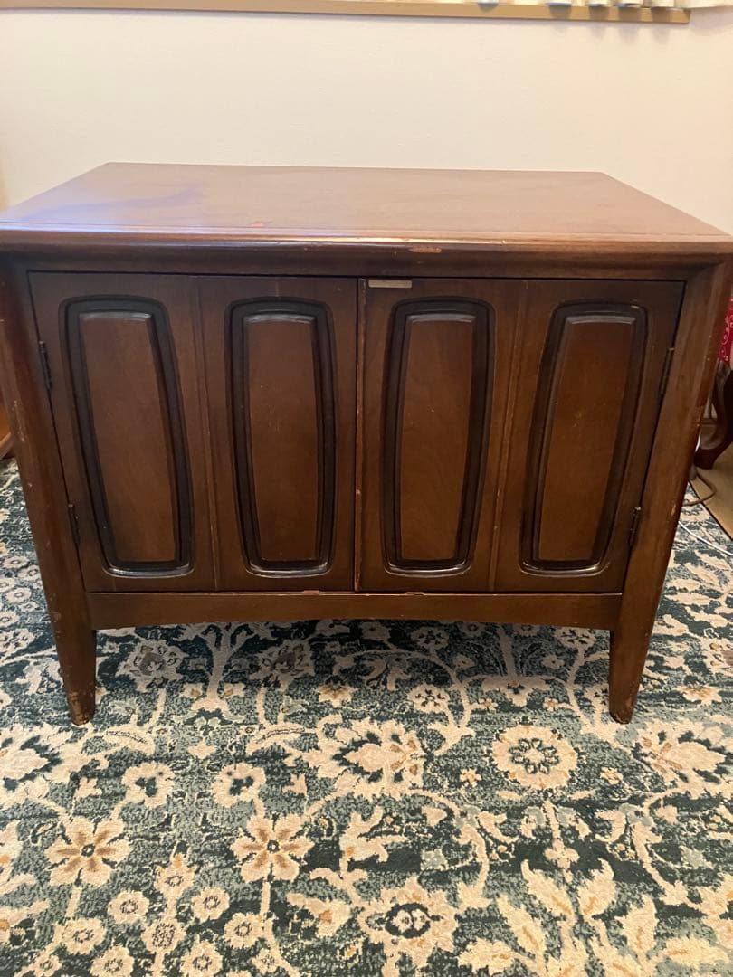 アメリカBROYHILL 社製Emphasisシリーズのビンテージナイトテーブル