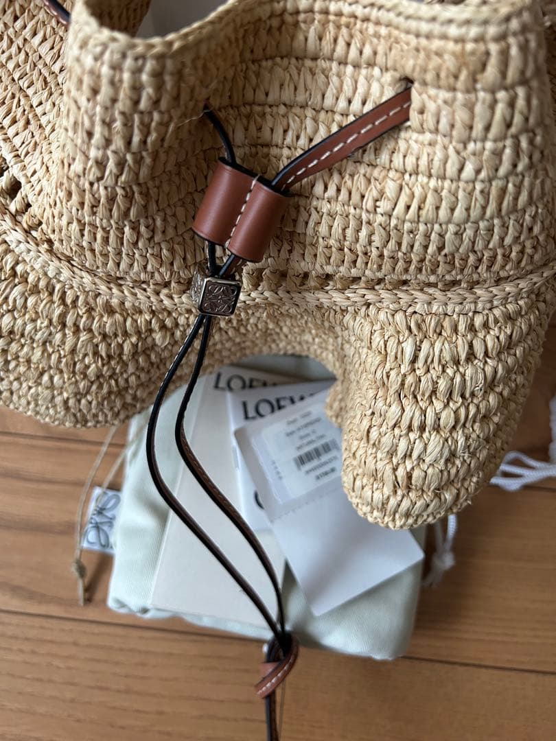 Loeweかごバック ラッフルバルーンバッグラフィア＆カーフ 新品タグ付き