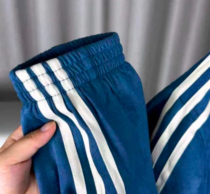 【adidas】SNSで話題☆中国限定　トラックジャケット