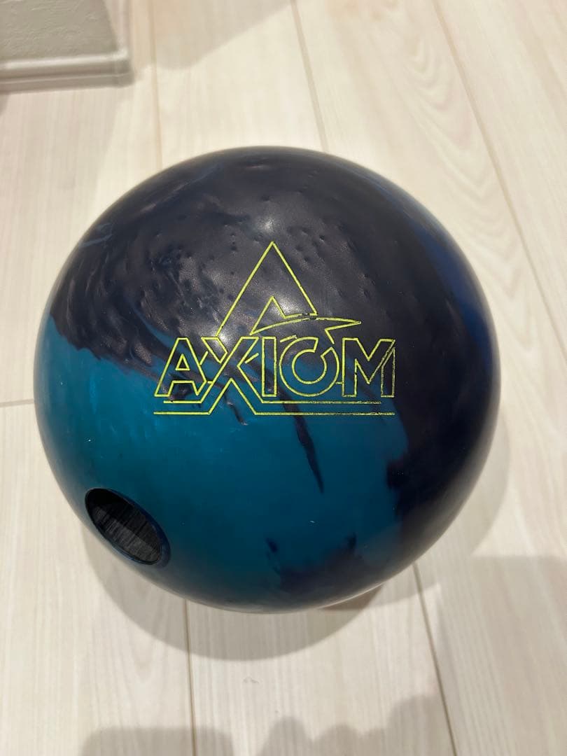 AXIOM TOUR ボウリングボール