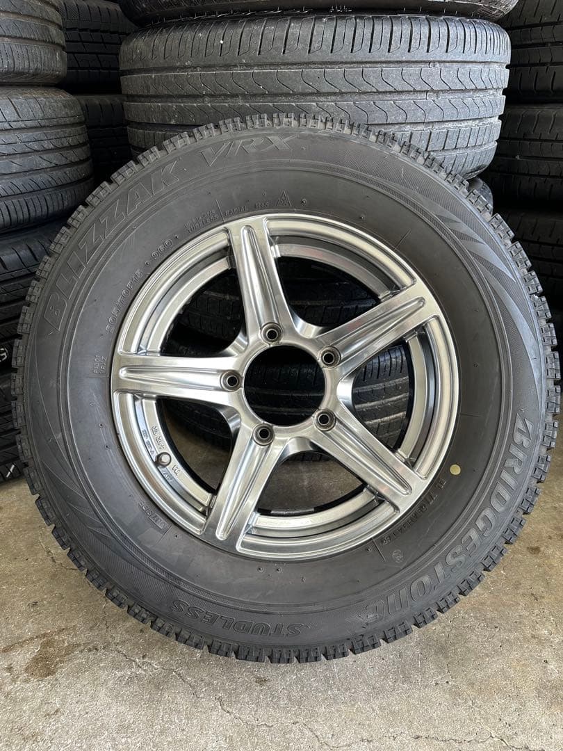 ジムニーシエラ　スタッドレス付きホイール4本セット　15インチ