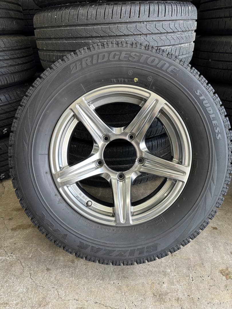 ジムニーシエラ　スタッドレス付きホイール4本セット　15インチ