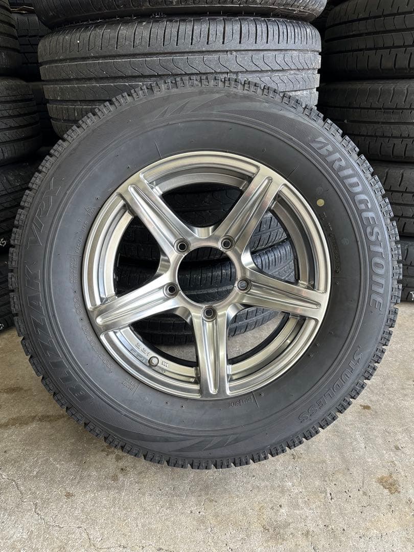 ジムニーシエラ　スタッドレス付きホイール4本セット　15インチ
