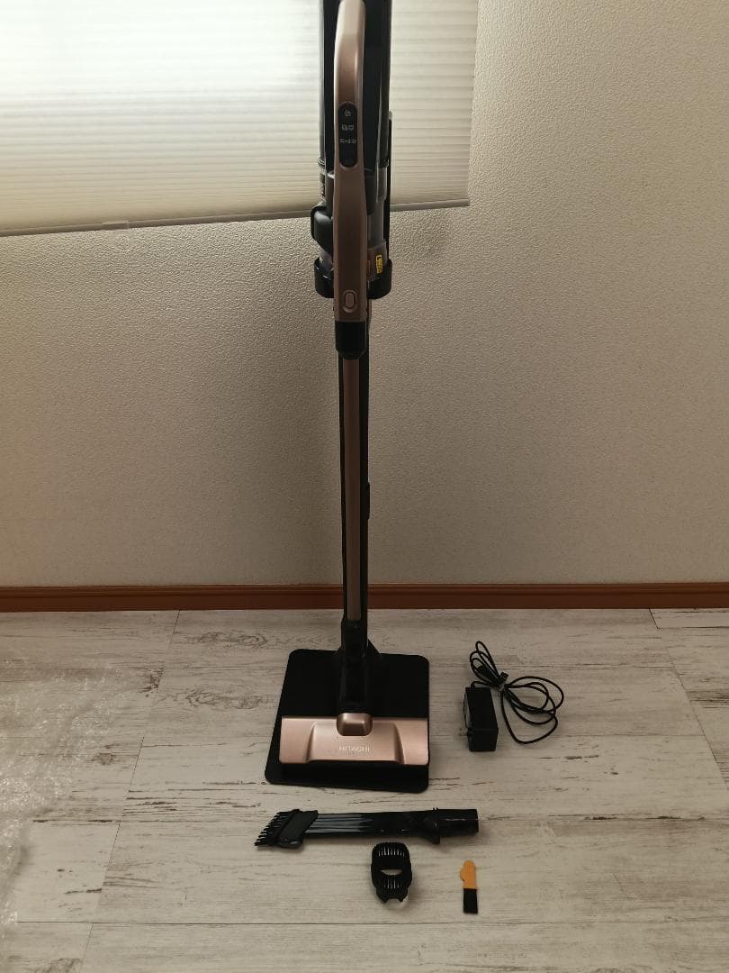 日立掃除機　PV-BHL4000J 　軽量LEDライト　純正充電スタンド付き