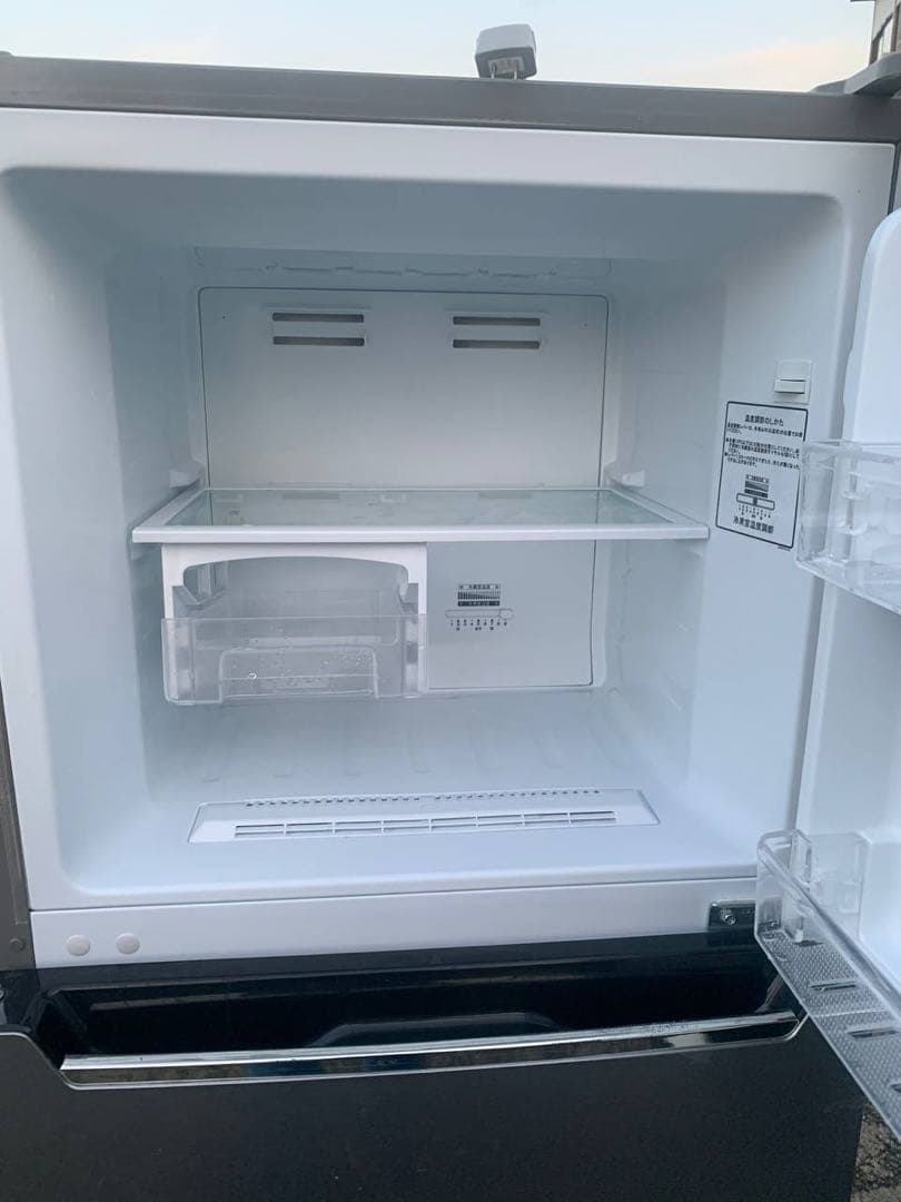 ♻️送料設置無料　Hisense ノンフロン冷凍冷蔵庫　HR-B2302