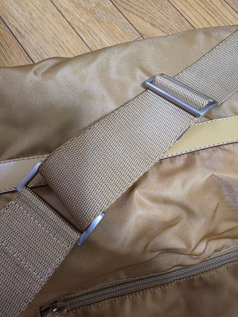 PRADA ナイロンバッグ ベージュ(ゴールド)