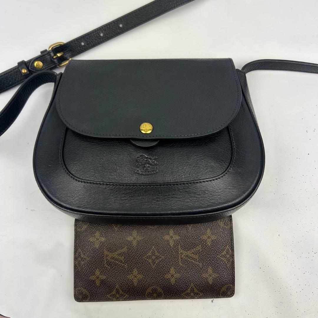 【美品】イルビゾンテ　ショルダーバッグ　レザー　フラップ　ロゴ型押し　現行タグ
