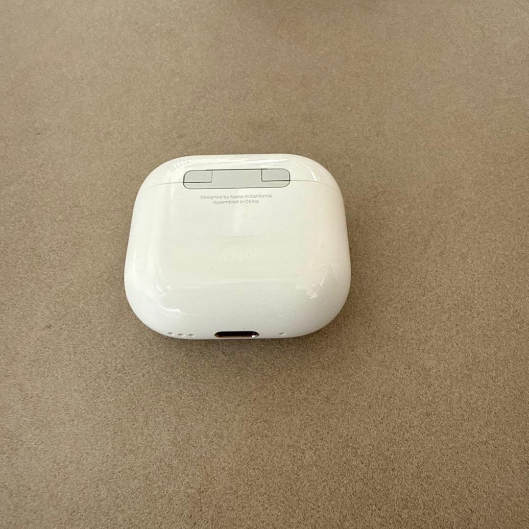 [美品]AirPods 4 アクティブノイズキャンセリング搭載
