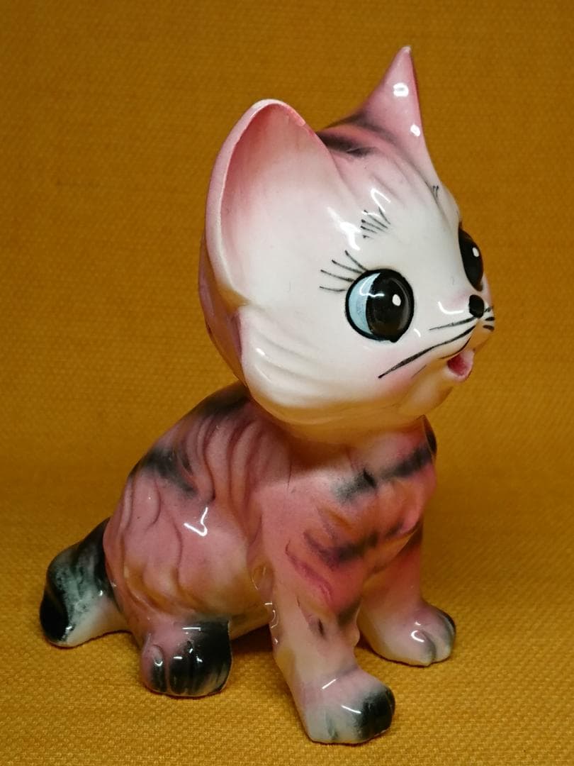 【美品】ねこ　猫　陶器　オブジェ　置物　インテリア　工芸品　美術品　A3379