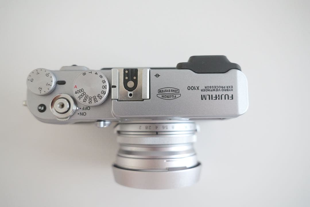 美品 fujifilm X100 オールドコンデジ　SDカード付　アクセサリ付