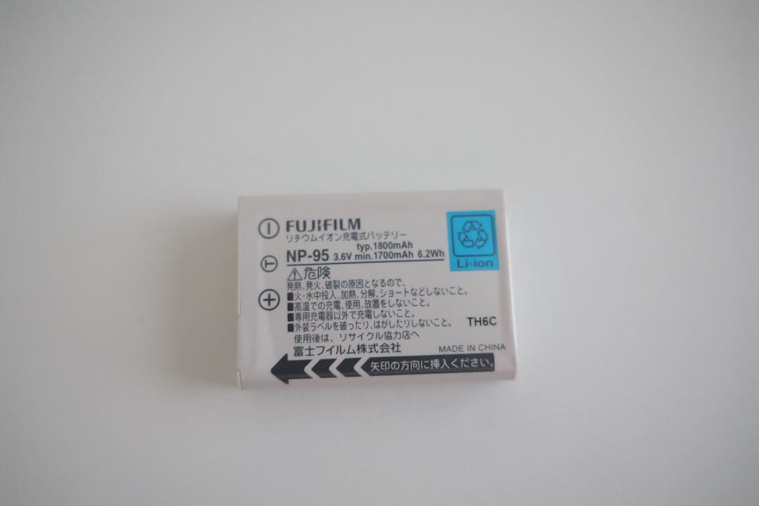 美品 fujifilm X100 オールドコンデジ　SDカード付　アクセサリ付