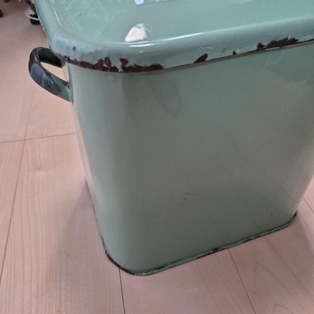 お値下げ　イギリスアンティーク　ホーロー　ブレッド缶　グリーン