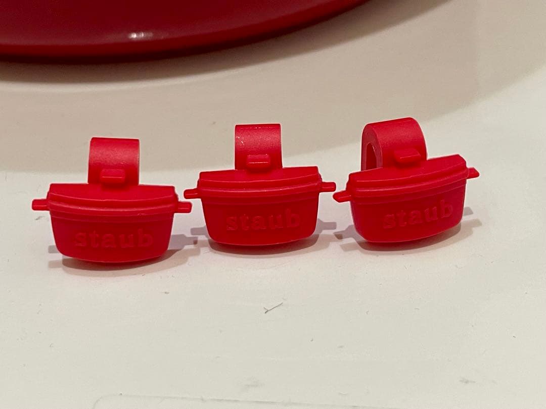 ウシ　 ストウブ　ココット ラウンド24cm チェリー