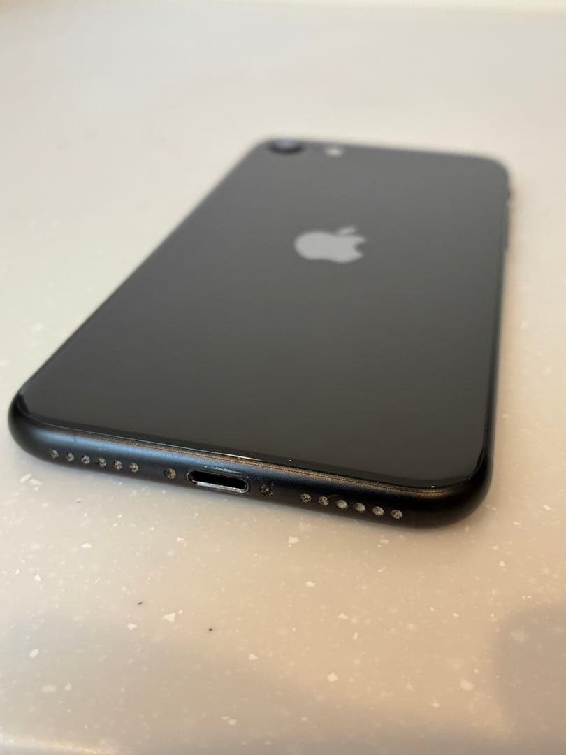 ちゃちゃまるさま専用Apple iPhone SE 第二世代　ブラック 本体